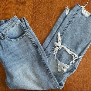Klique B. Straight Leg Jeans Size 3 With Manufacturer’s Rips. Light Wash